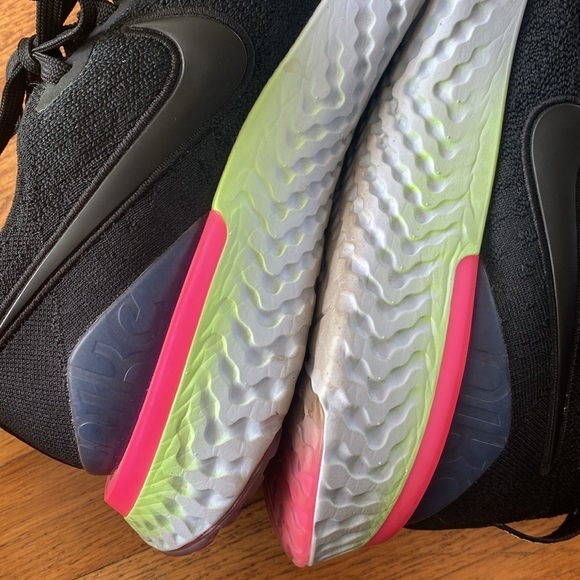 Nike Epic React Flyknit Running Multicolor Sneakers Men's Size 9.5 - Picture 13 of 14